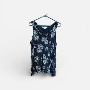 In Every Story Floral Sleeveless Top - Black and White. Size 1X GUC!